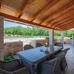 Three-bedroom In Casa vacanze Katun