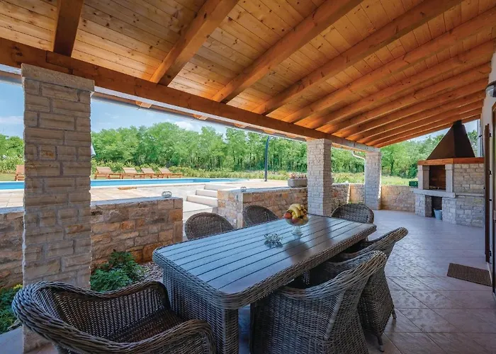 Three-bedroom In Dom wakacyjny Katun