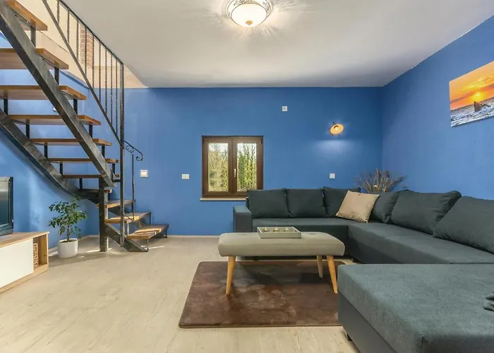Three-bedroom In Dom wakacyjny *