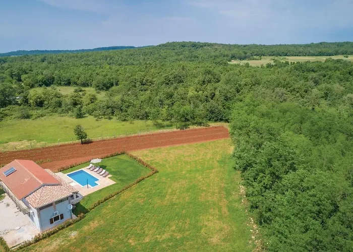 Three-bedroom In Dom wakacyjny *