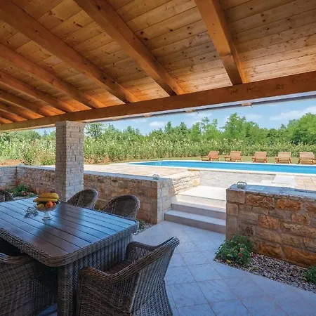 بيت للعطل Three-bedroom In Katun