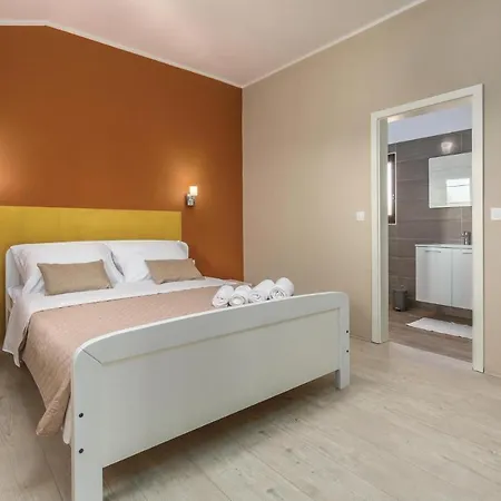 Three-bedroom In بيت للعطل