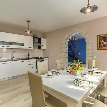 Three-bedroom In Katun
